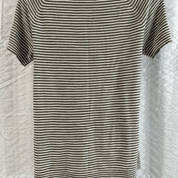 Like new top - Picture 2 of 2